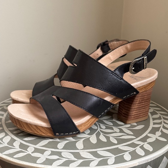 Dansko Ashlee Black Strappy Sandals with Wooden Heel Sz 38 - Picture 1 of 12